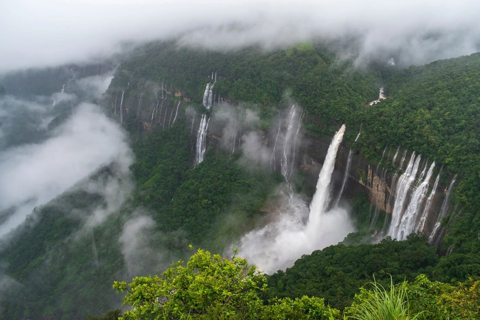 Nohkalikai Falls
